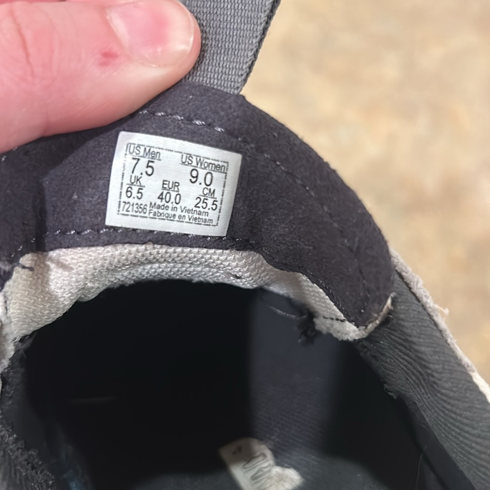 Vans - Picture 4 of 4